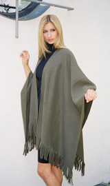Poncho aus Vlies